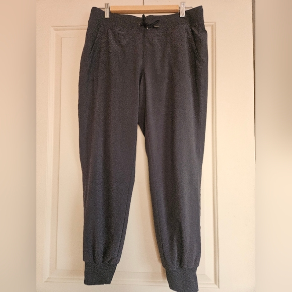Athleta Pants - Like New Athleta Gray Jogger Pants Women's Size 6